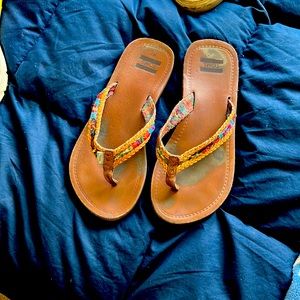 Toms flip flops size 7